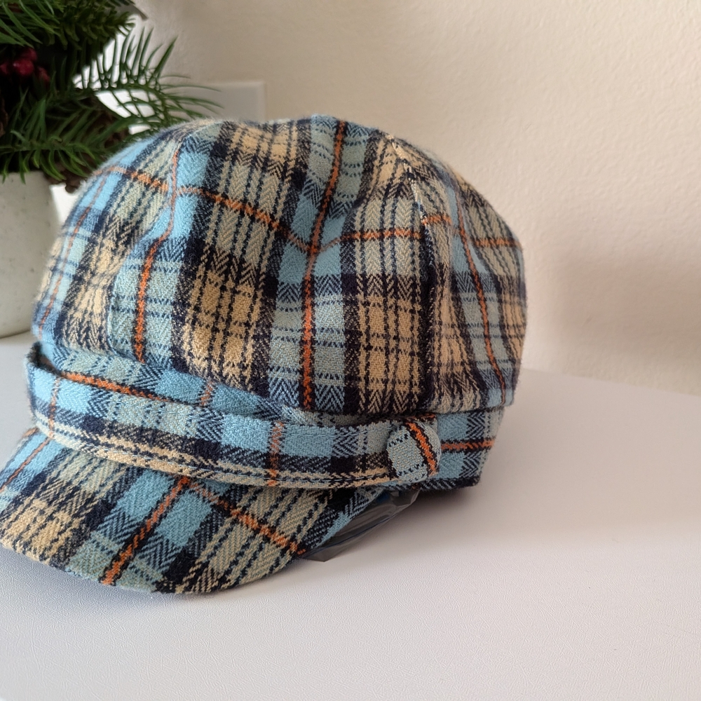 D&Y Plaid Newsboy Cap in Blue and Tan